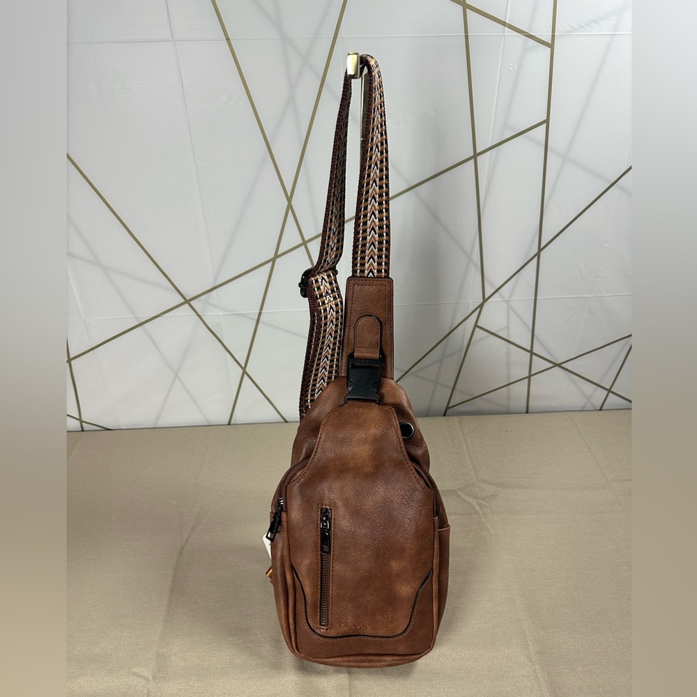 NWT MROEDE Crossbody Slingpack